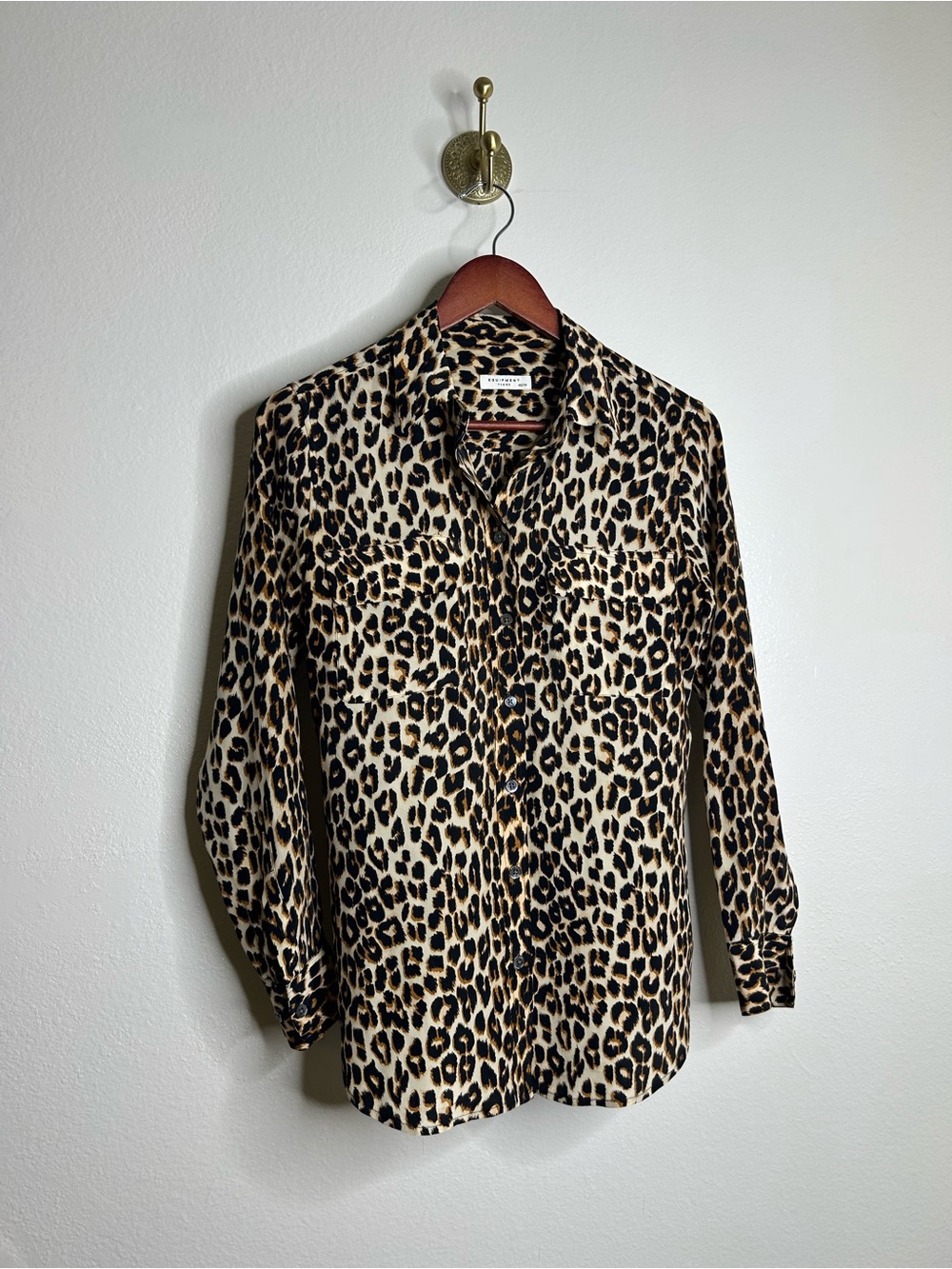 Equipment Femme 100% Silk Cheetah Animal Print Button Down Long Sleeve Blouse